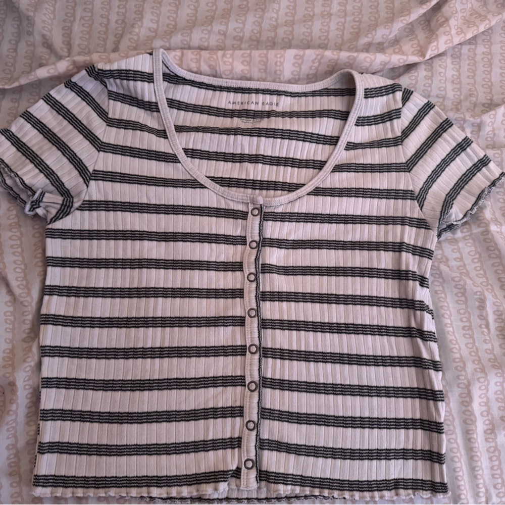 American Eagle Outfitters Black and White Button Down Shirt